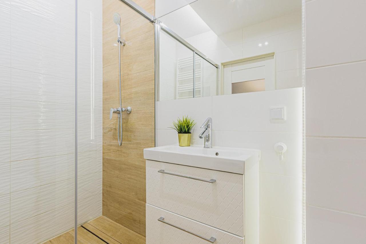 Floris Apartment Лодзь Екстер'єр фото