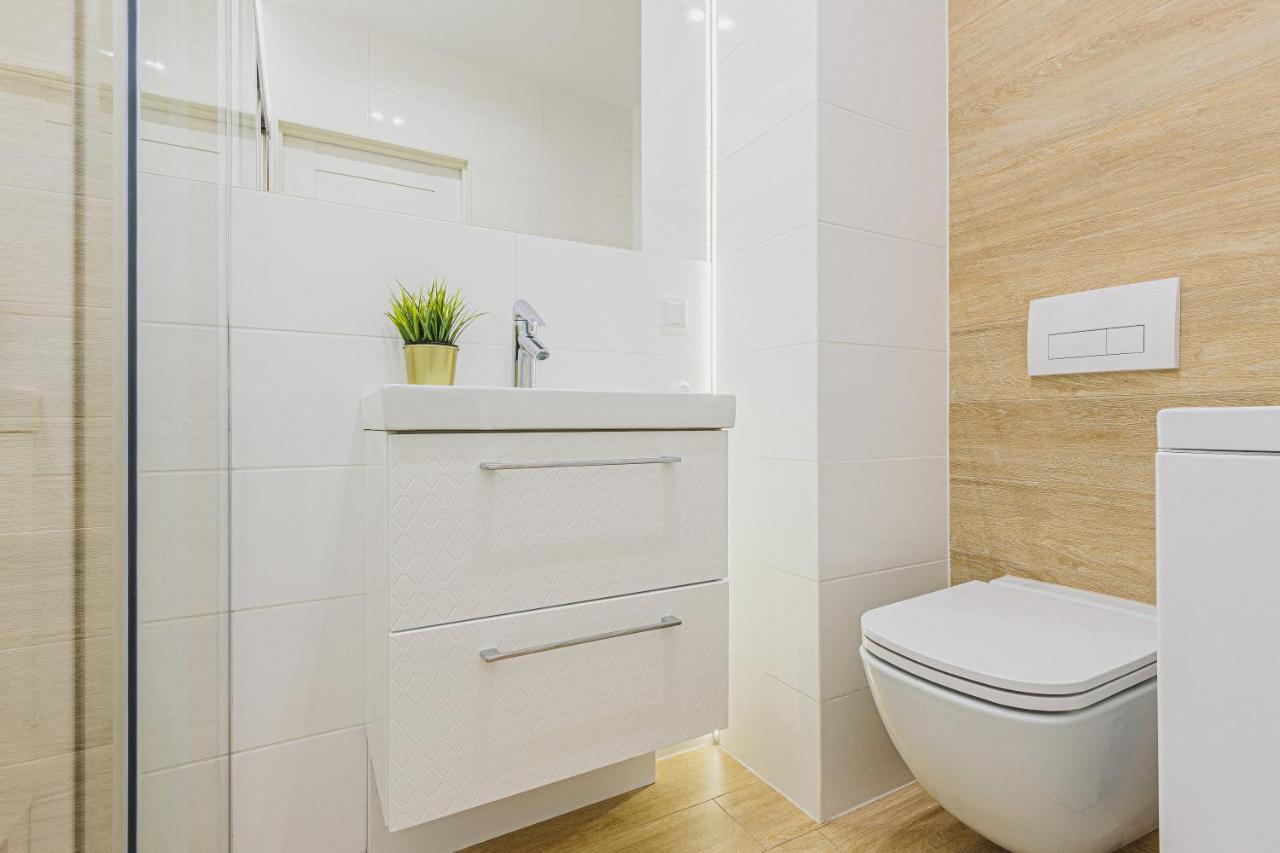 Floris Apartment Лодзь Екстер'єр фото
